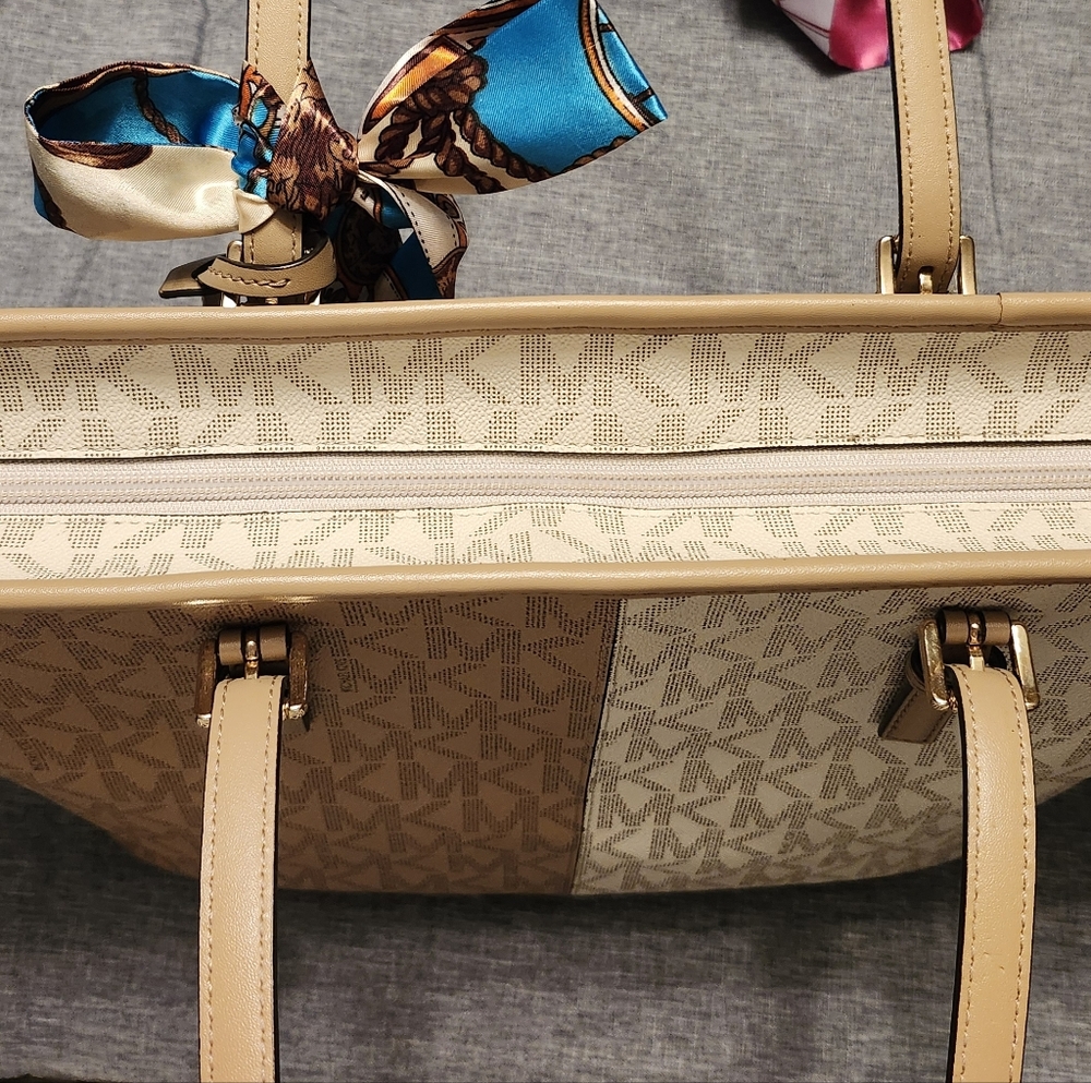 Michael Kors Large Jet Set Camel Multicolor Zip Top Tote - Picture 12 of 16